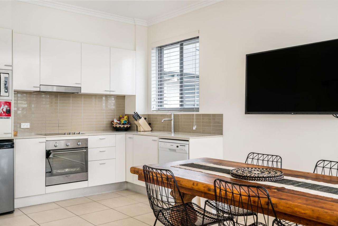 Byron Bay Hotel And Apartments Exterior photo