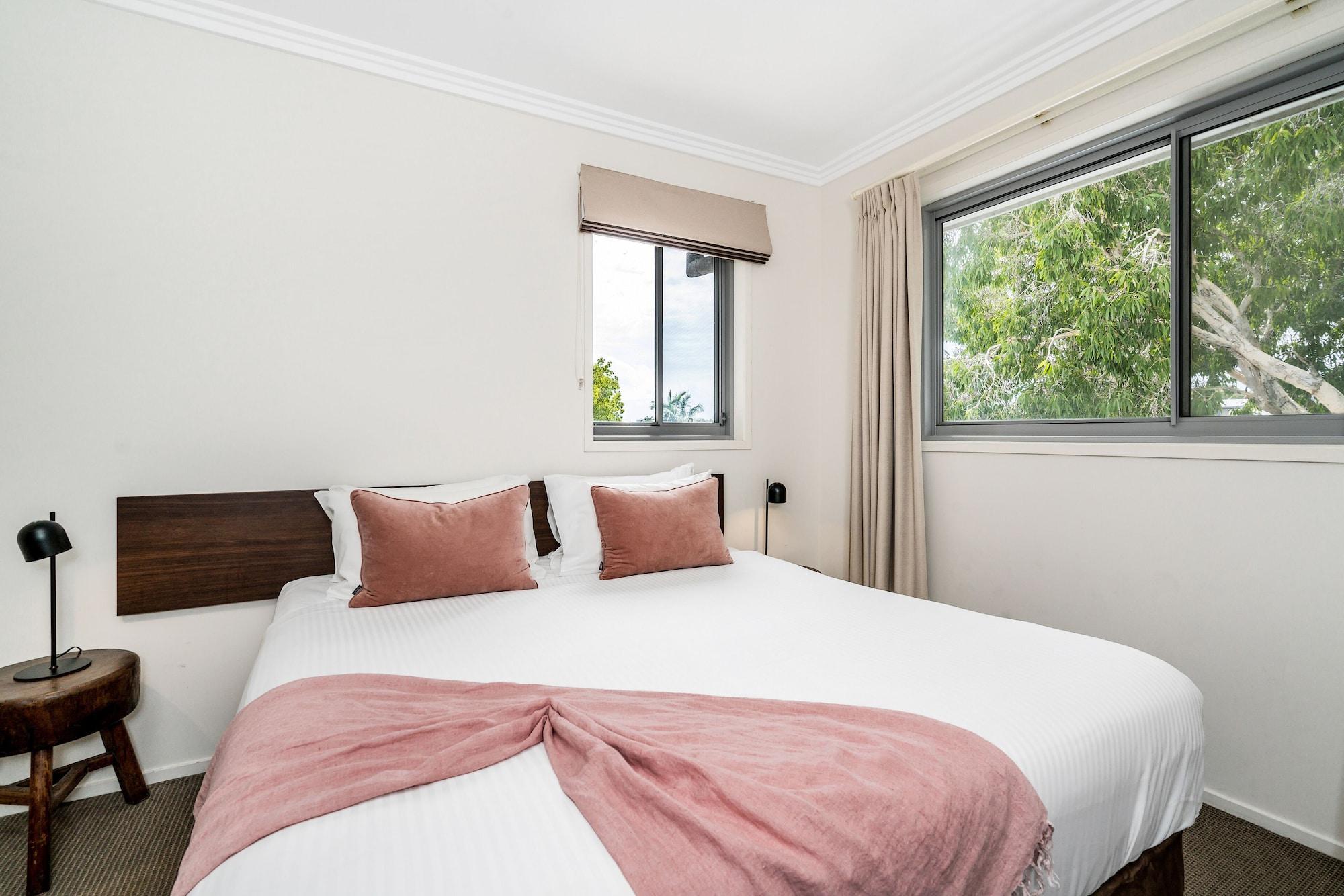 Byron Bay Hotel And Apartments Exterior photo