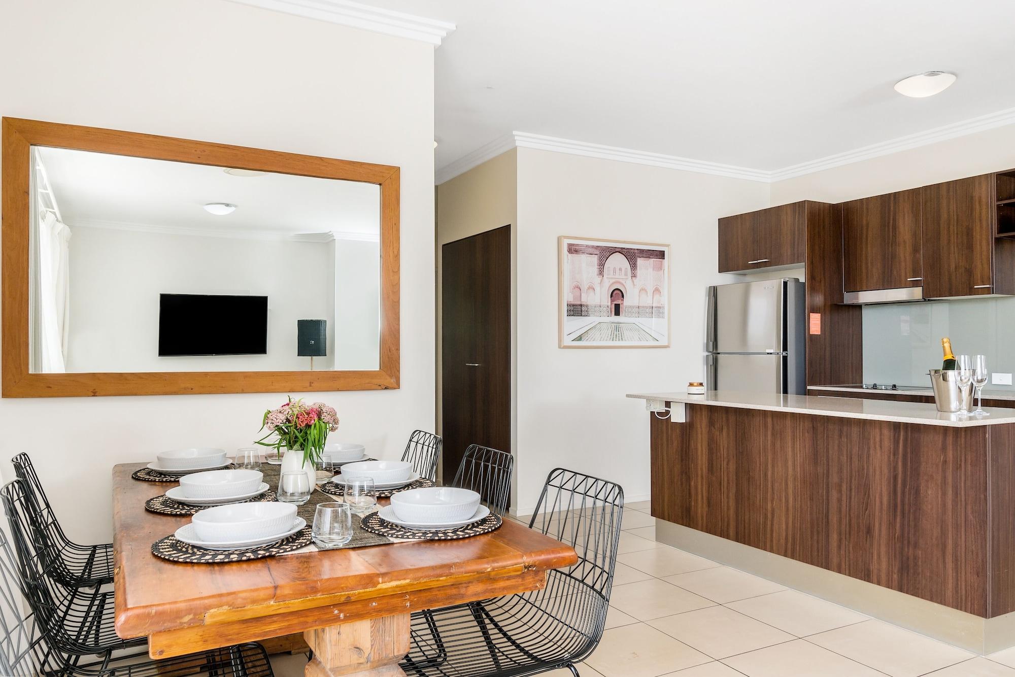 Byron Bay Hotel And Apartments Exterior photo