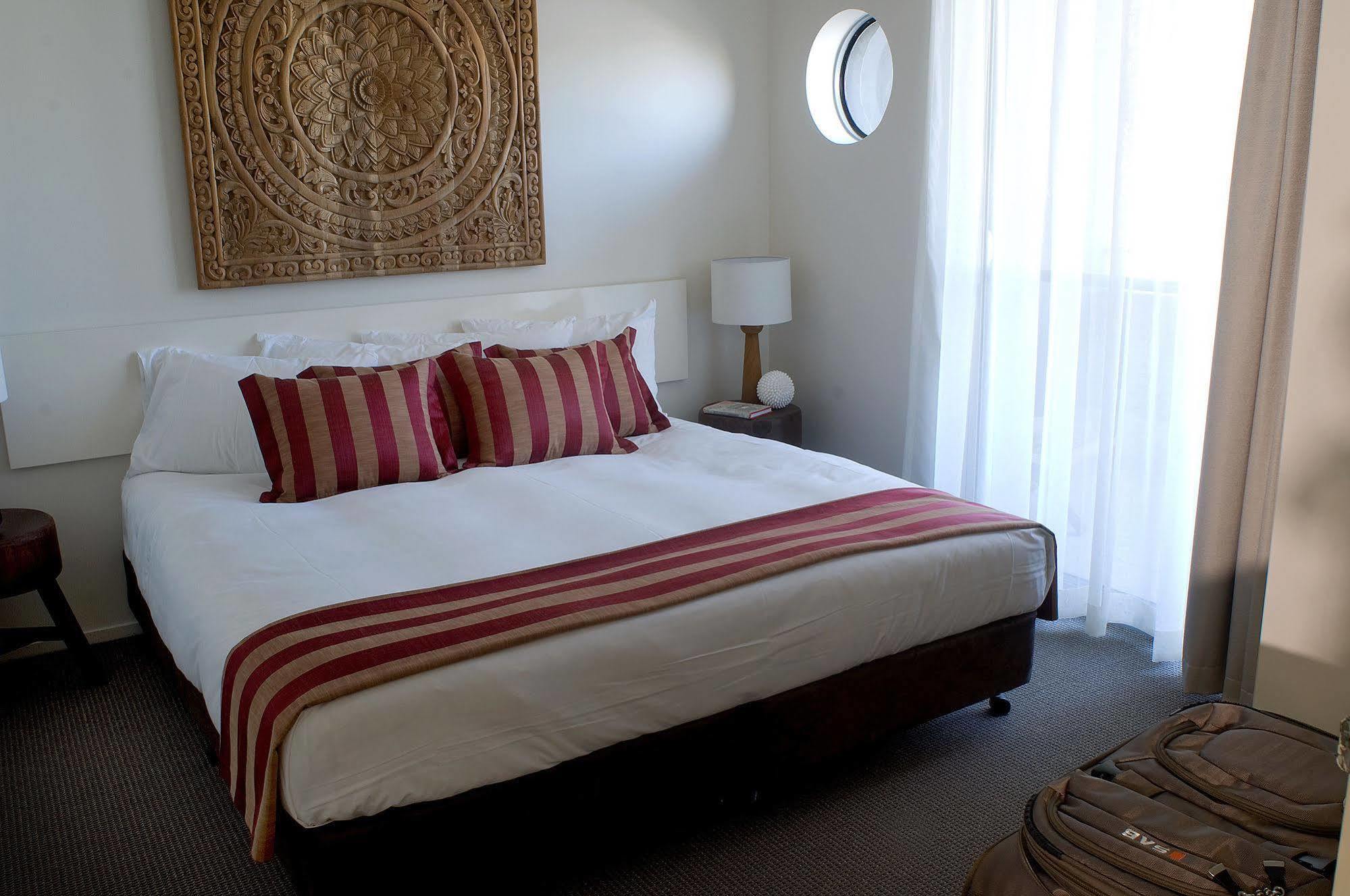 Byron Bay Hotel And Apartments Exterior photo
