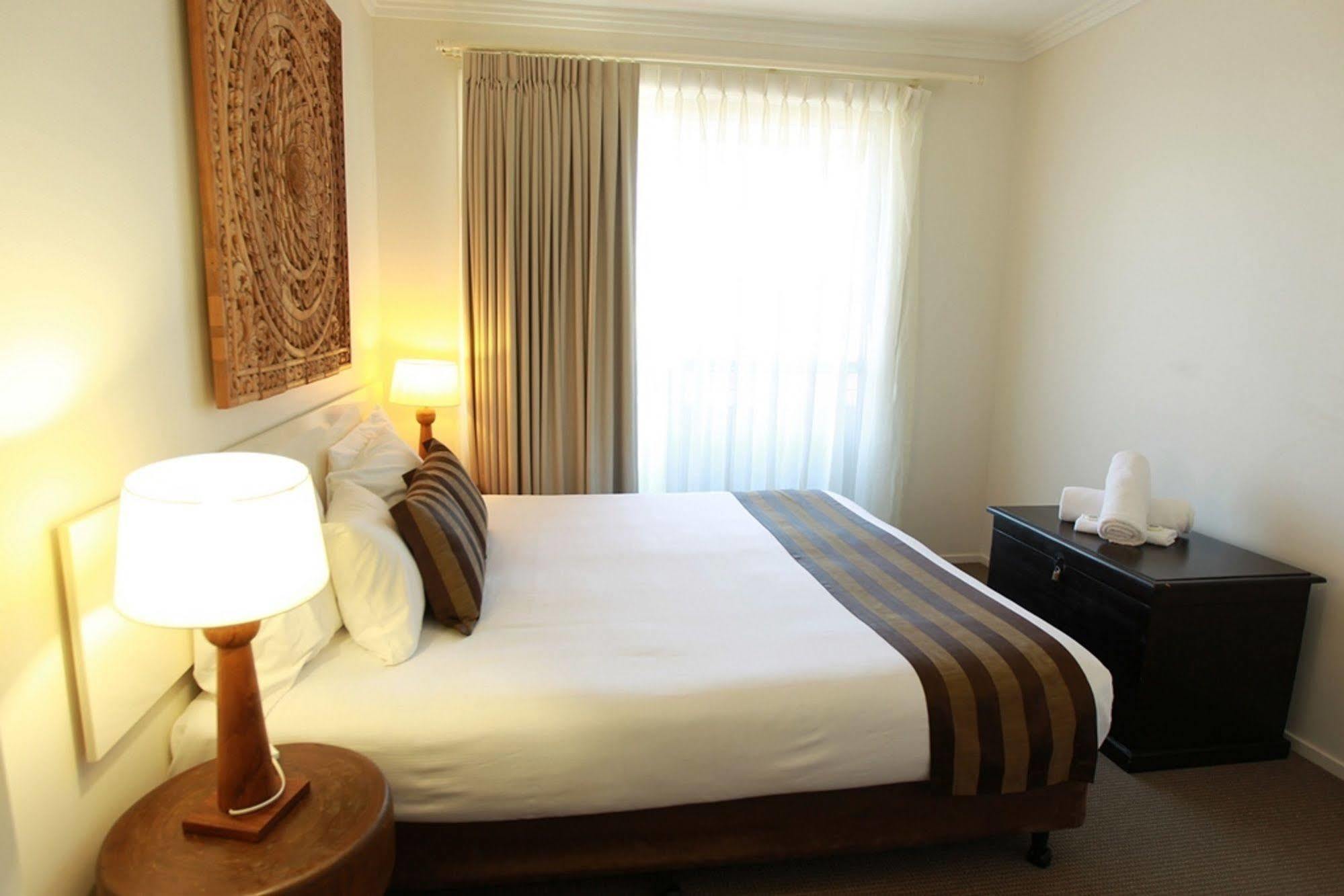 Byron Bay Hotel And Apartments Exterior photo